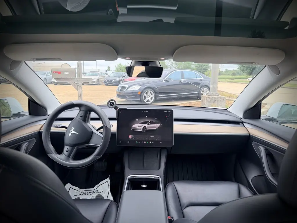 2023 Tesla Model 3 Base photo 5