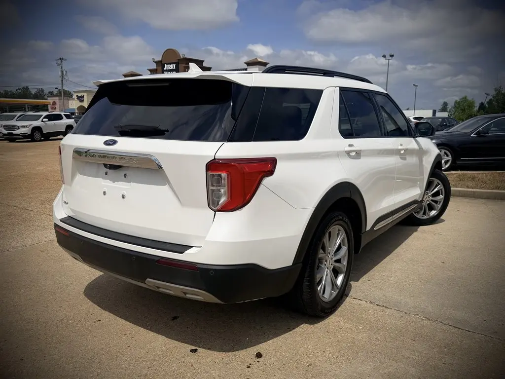 2021 Ford Explorer XLT RWD photo 4