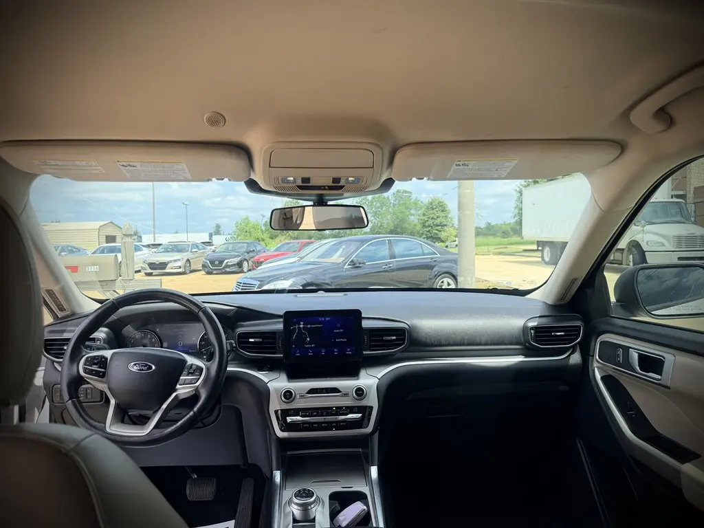 2021 Ford Explorer XLT RWD photo 5