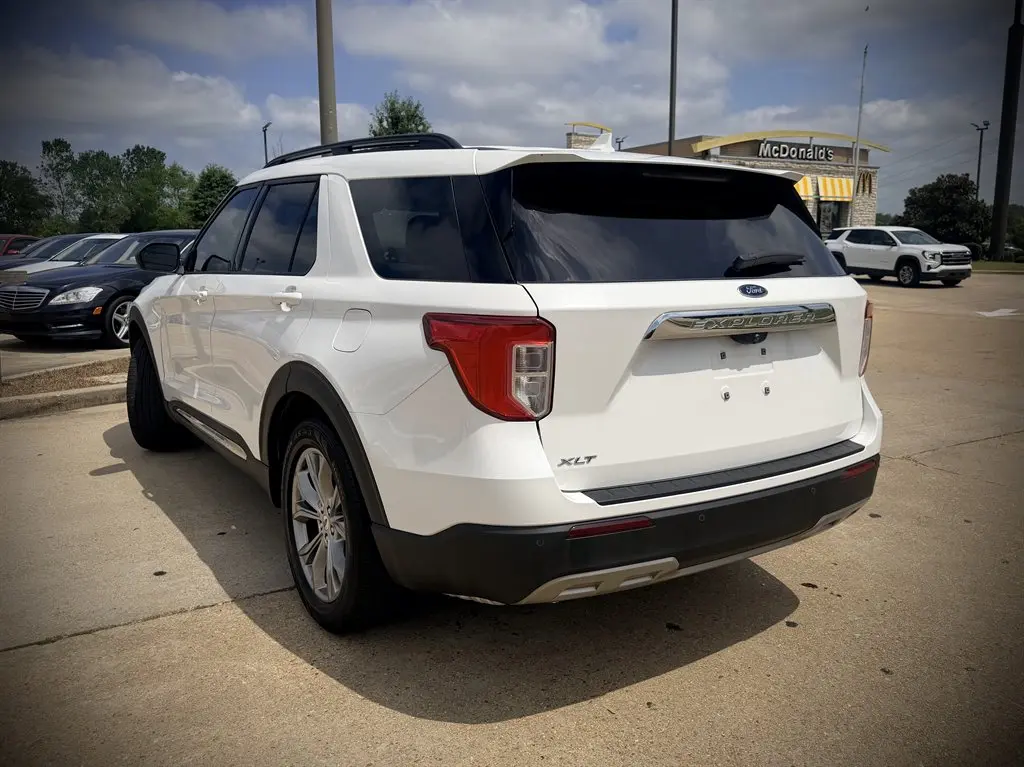 2021 Ford Explorer XLT RWD photo 3