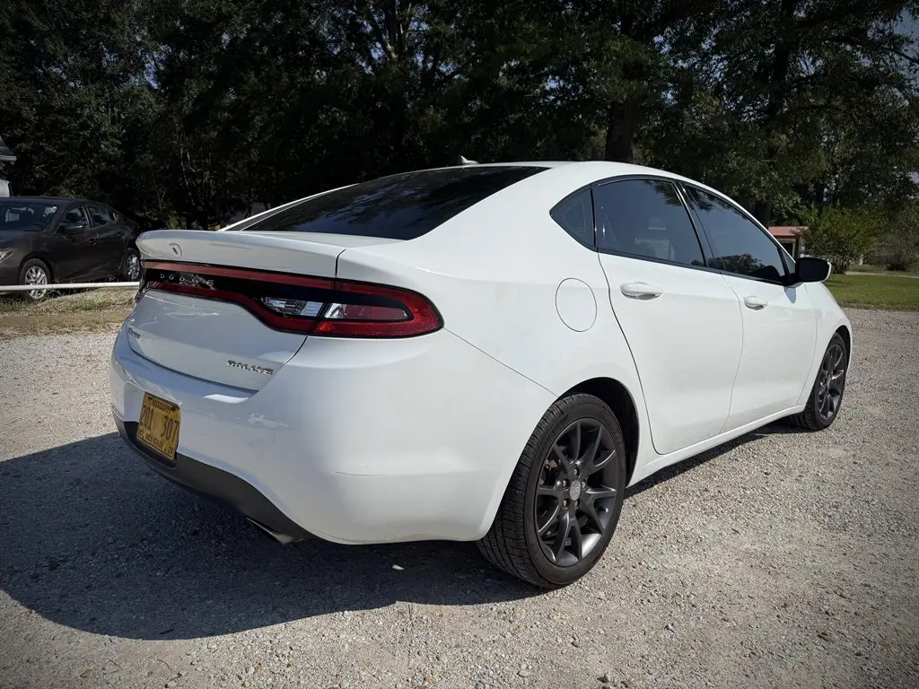 2015 Dodge Dart 2.4 SXT photo 3