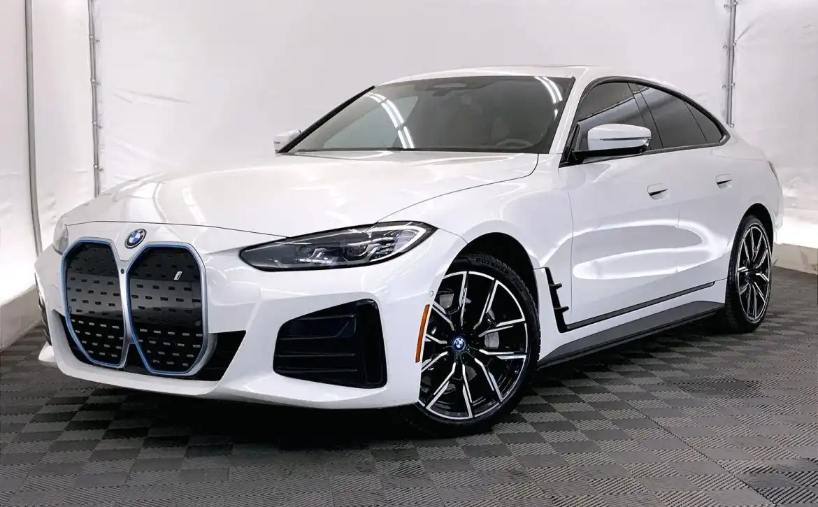 2022 BMW i4 eDrive40's photo