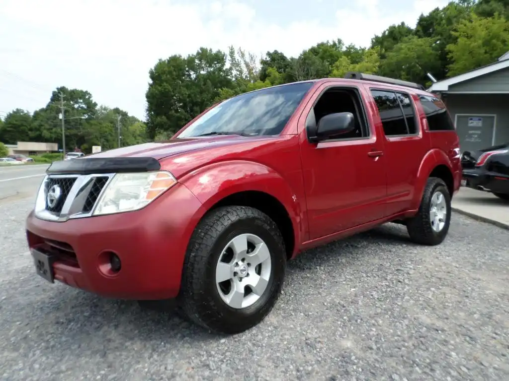 2012 Nissan Pathfinder LE 4x2's photo