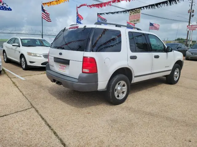 2004 Ford Explorer XLS 4x4 photo 5