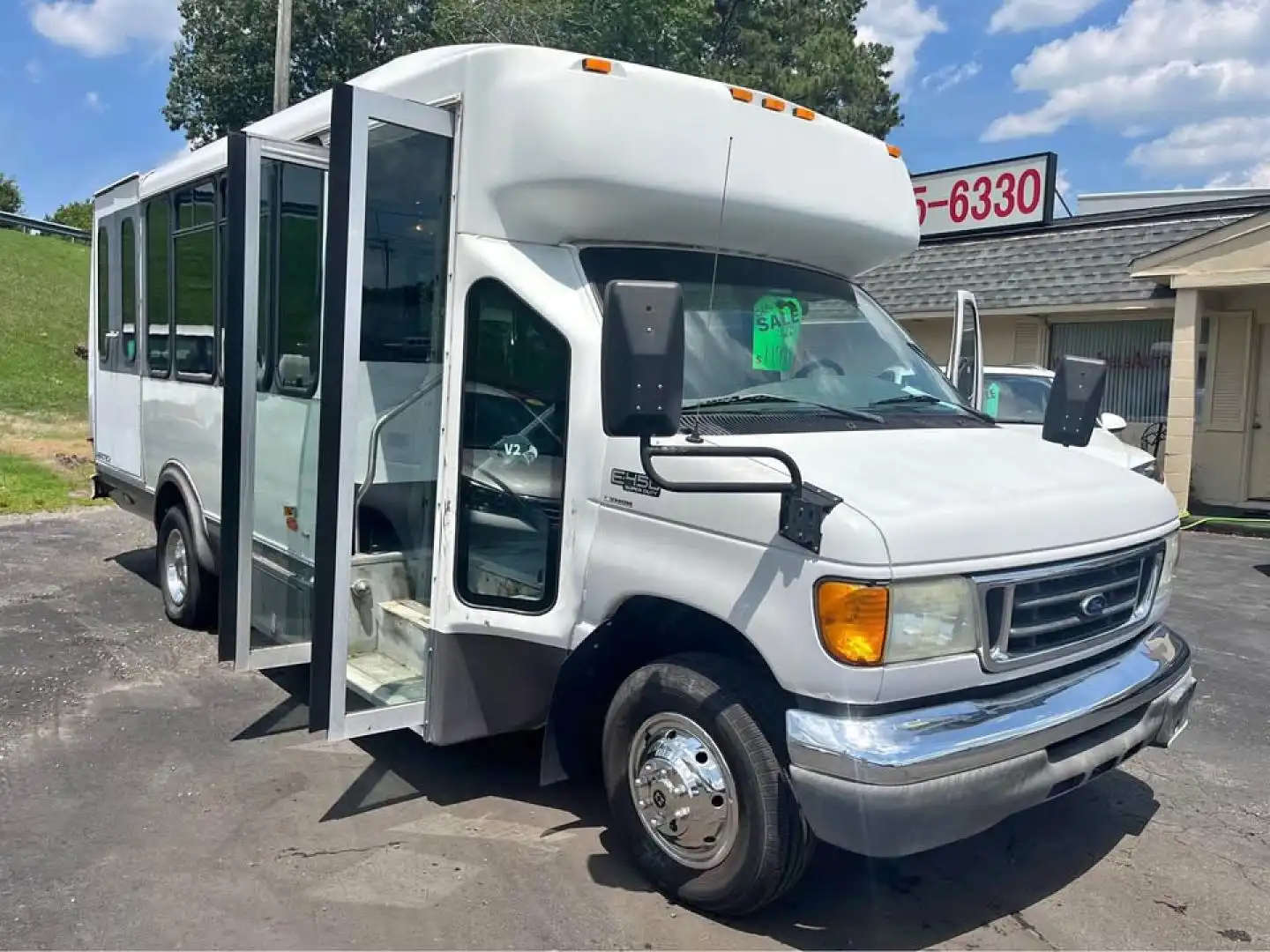 2005 Ford E-Series's photo
