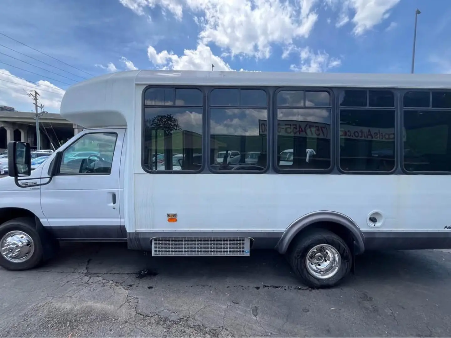 2005 Ford E-Series E-450 photo 4