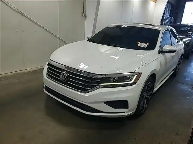 2022 Volkswagen Passat 2.0T SE Auto's photo