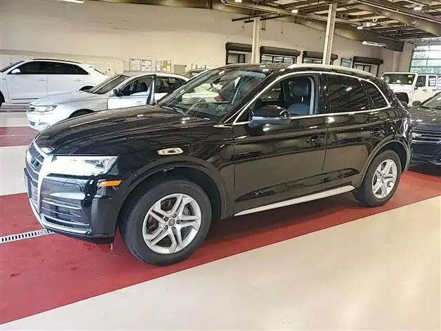 2018 Audi Q5 2.0T quattro S tronic Premium Plus's photo
