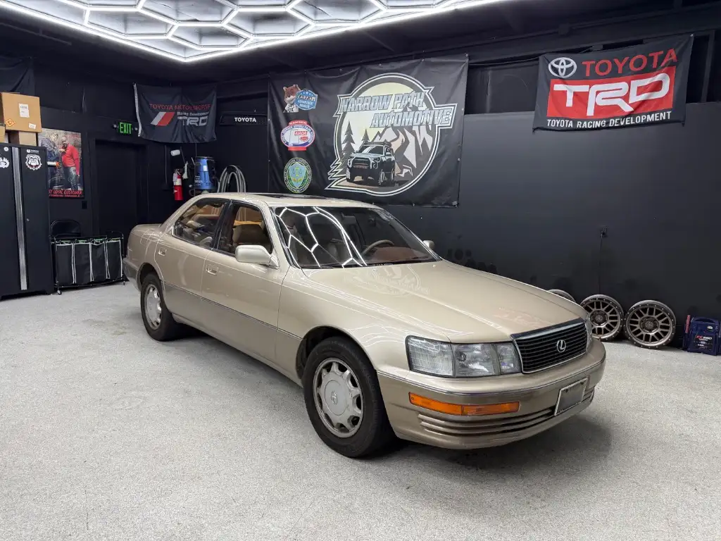 1993 Lexus LS 500's photo