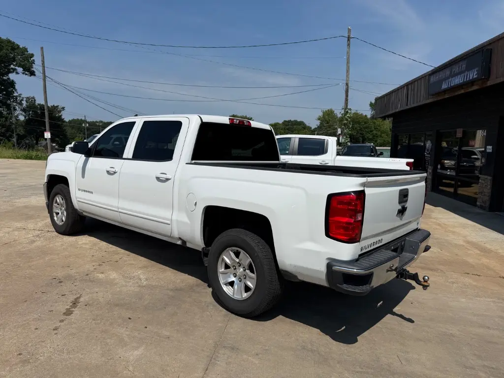 2017 Chevrolet Silverado 1500 LT Crew Cab Short Box photo 3
