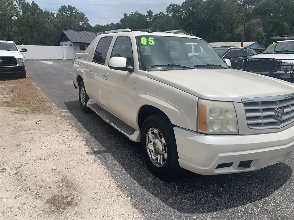 2005 Cadillac Escalade EXT Base's photo