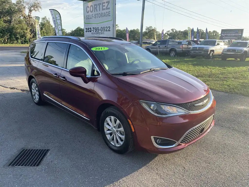 2018 Chrysler Pacifica Touring L Plus's photo
