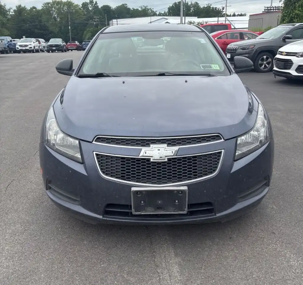 2013 Chevrolet Cruze LS Auto's photo