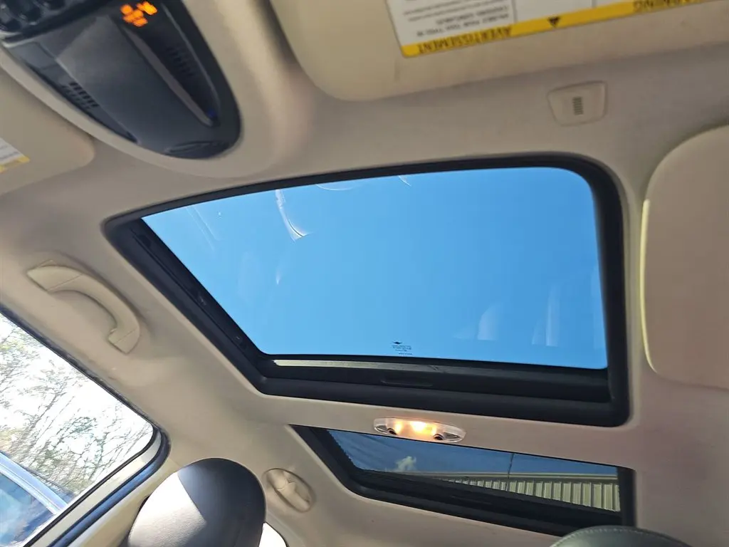 2015 MINI Paceman Base photo 5