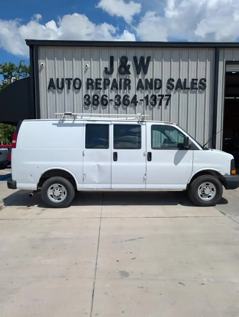 2008 Chevrolet Express 2500 Work Van HD's photo