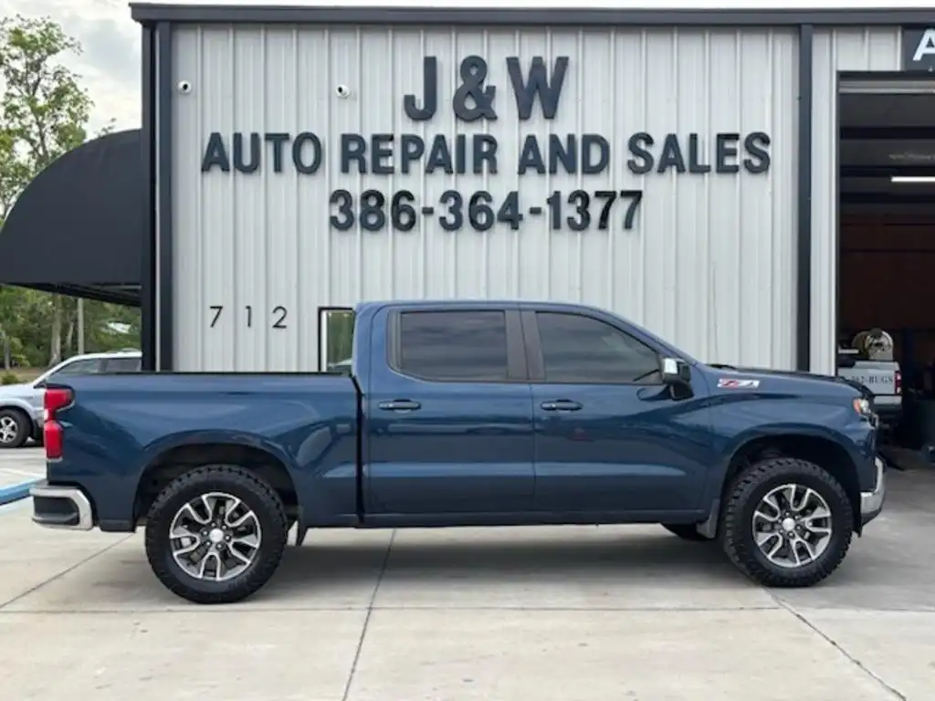 2019 Chevrolet Silverado 1500 LT 4X4 Crew Cab Short Box's photo