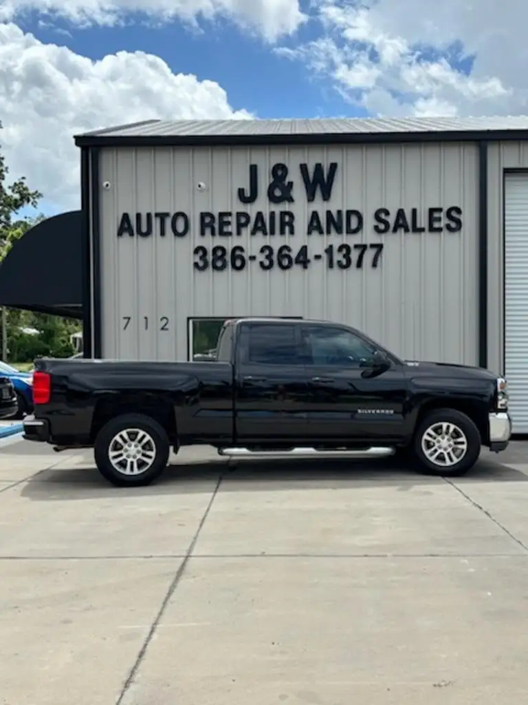 2018 Chevrolet Silverado 1500 LT Double Cab Std Box photo 1
