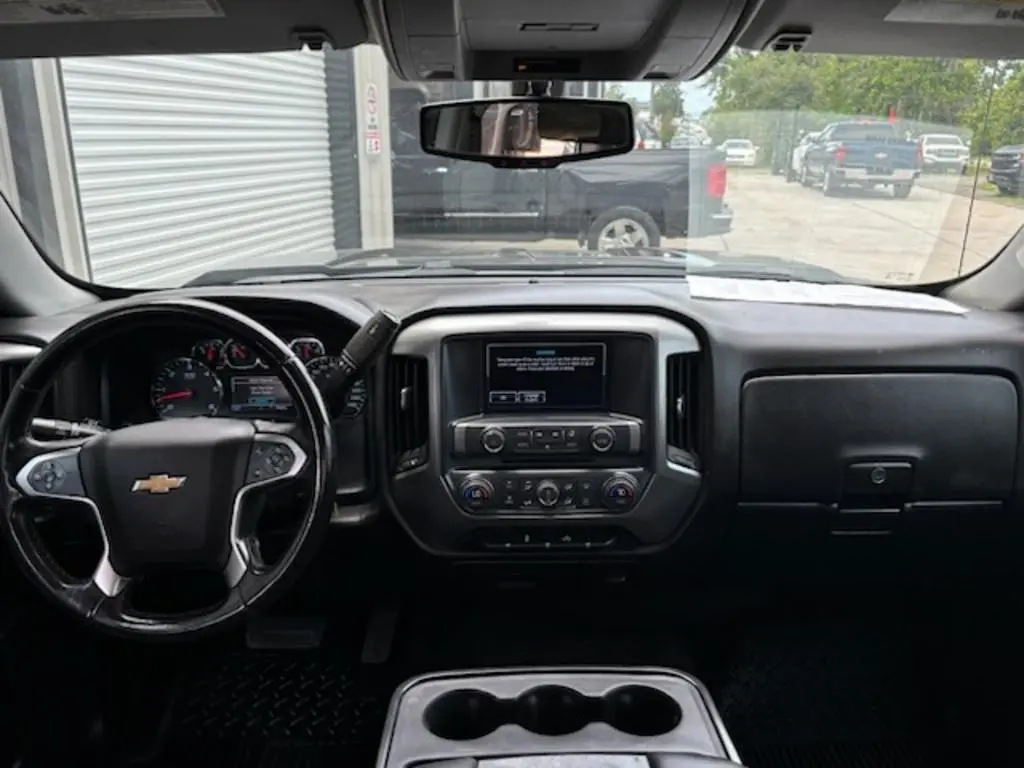 2018 Chevrolet Silverado 1500 LT Double Cab Std Box photo 5