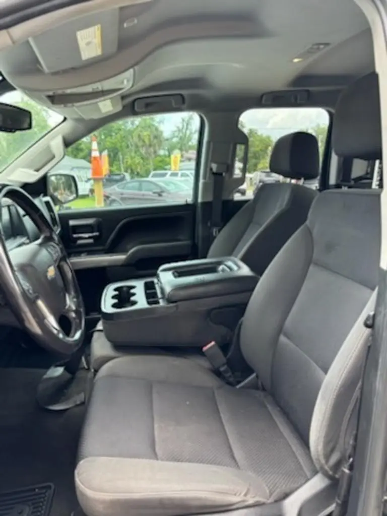 2018 Chevrolet Silverado 1500 LT Double Cab Std Box photo 4