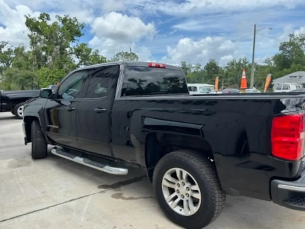 2018 Chevrolet Silverado 1500 LT Double Cab Std Box photo 3