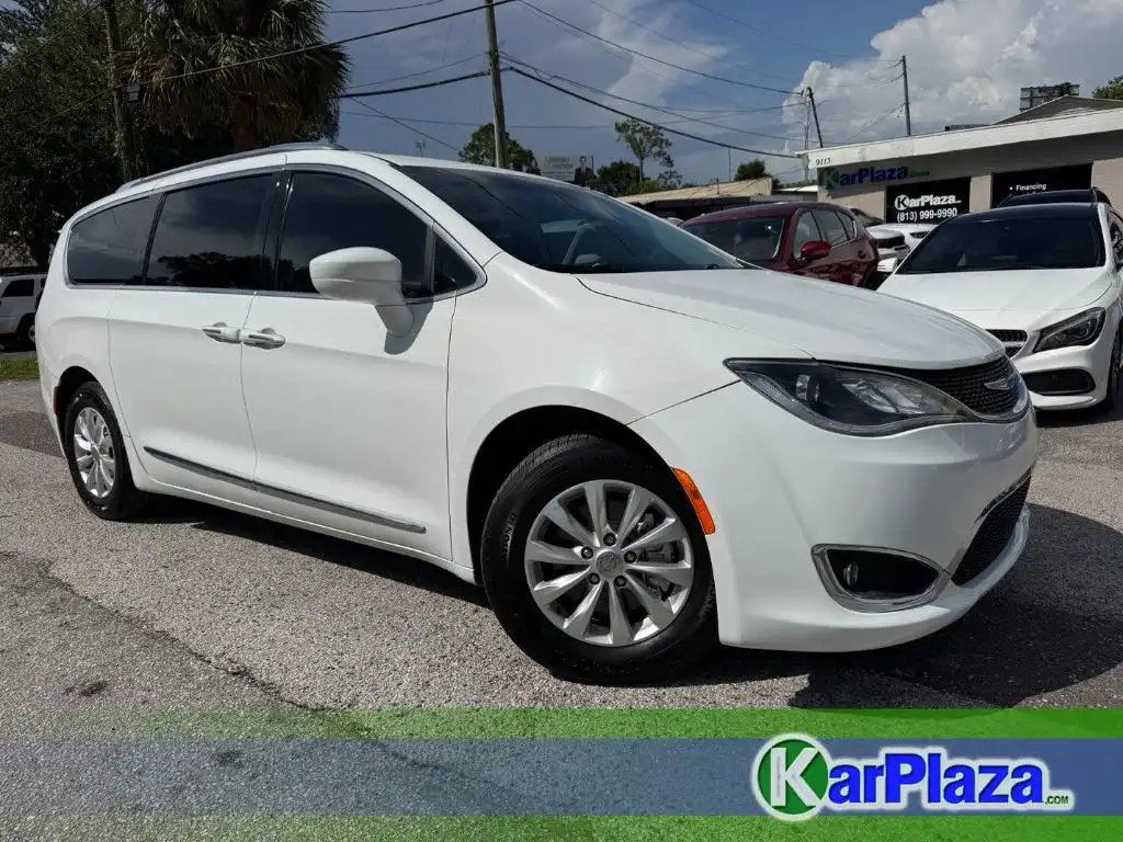 2019 Chrysler Pacifica Touring L's photo