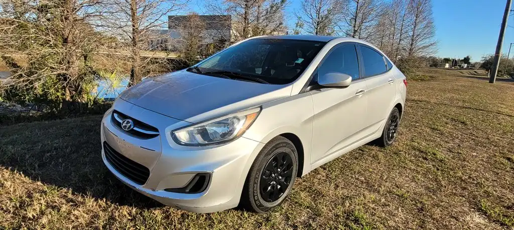 2015 Hyundai Accent GLS 4-Door 6-Speed Automatic's photo