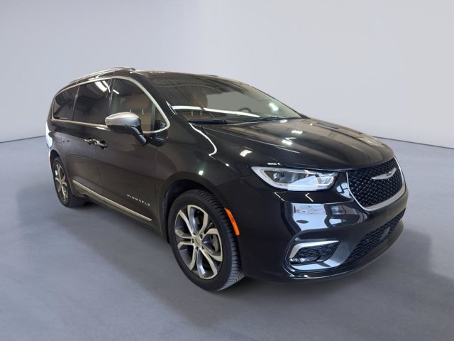 2022 Chrysler Pacifica Pinnacle's photo