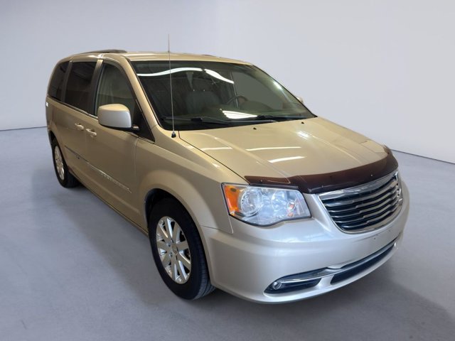 2013 Chrysler Town & Country Touring's photo