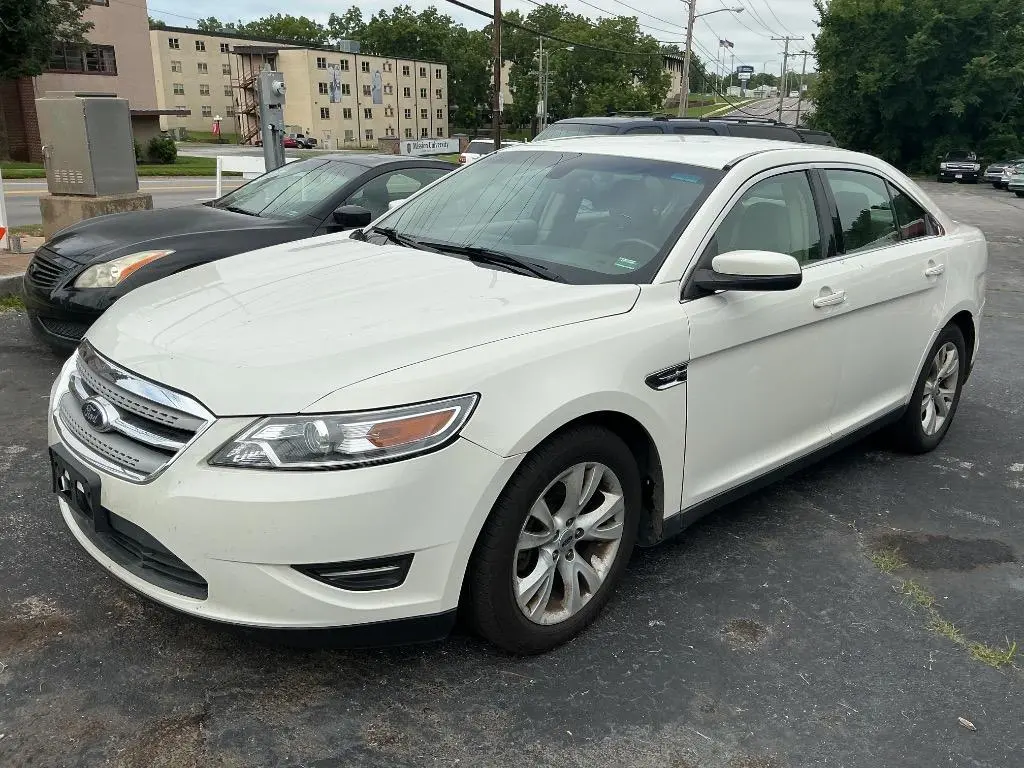 2010 Ford Taurus SEL AWD photo 3