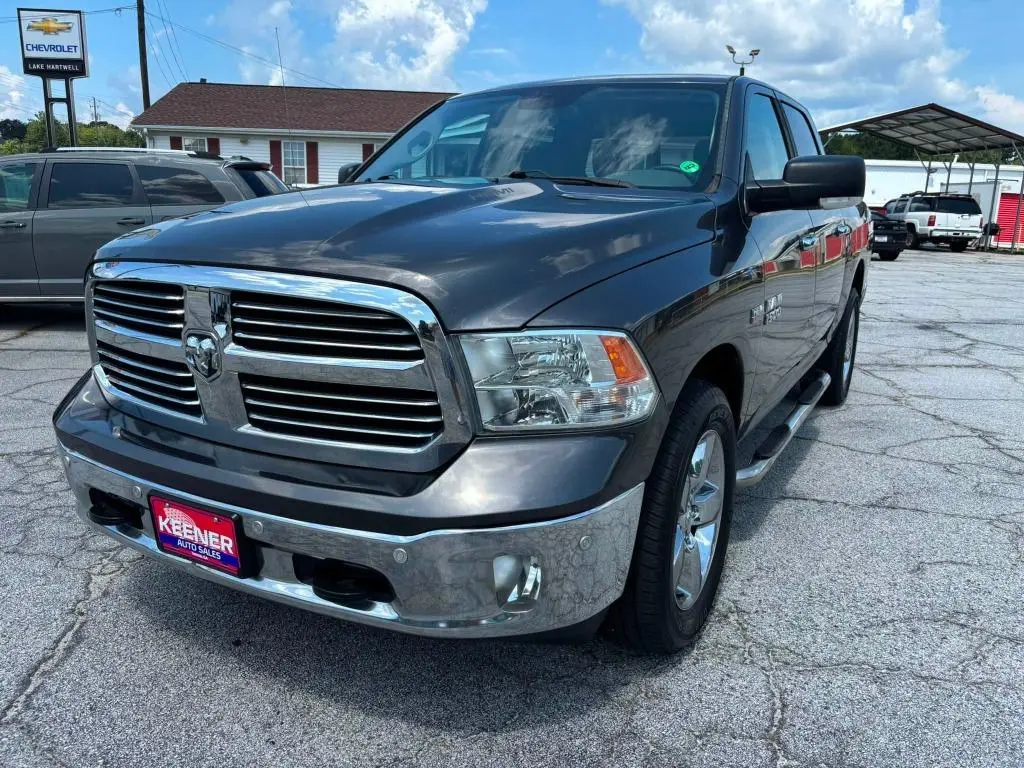 2017 RAM 1500 Big Horn 4x4 Crew Cab 5'7 photo 3