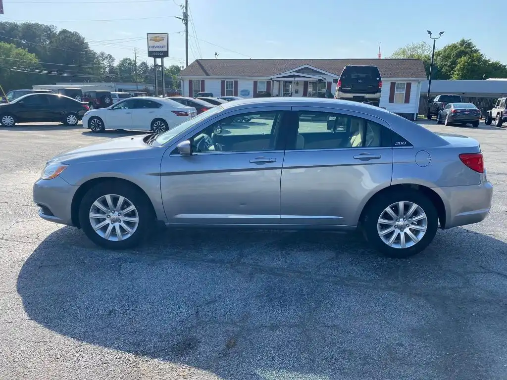 2013 Chrysler 200 Touring's photo