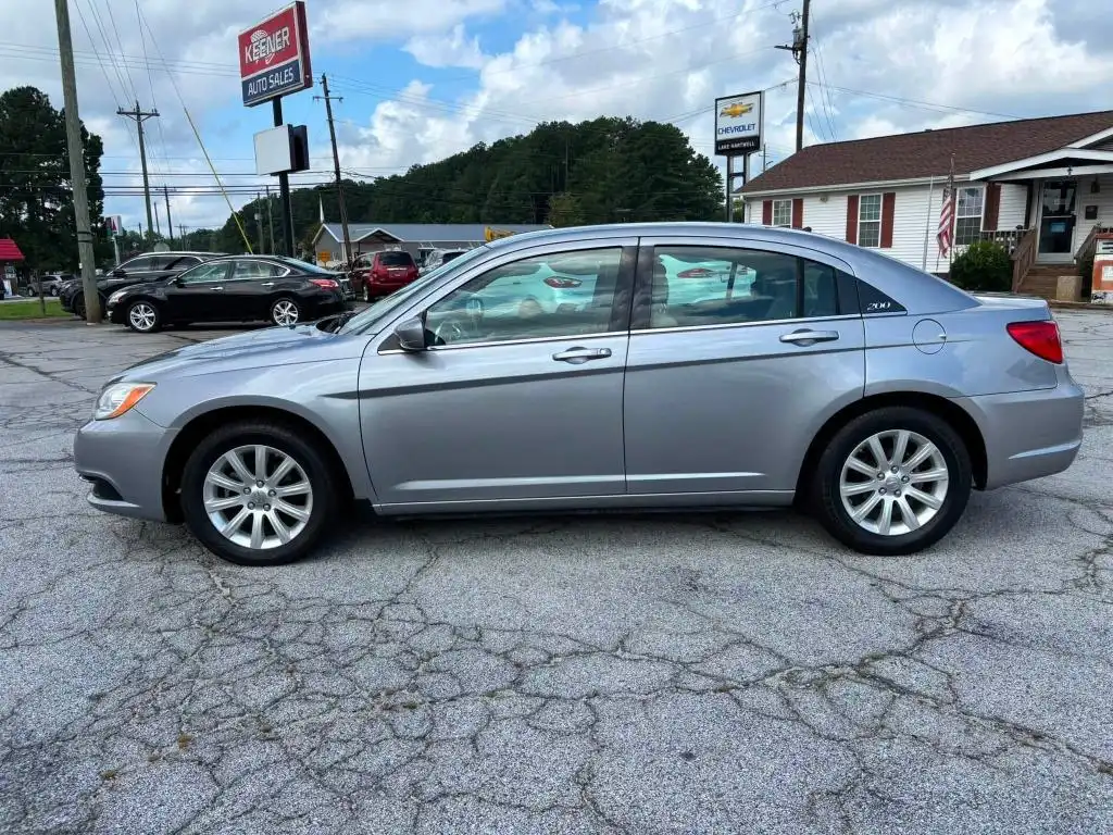 2013 Chrysler 200 Touring's photo