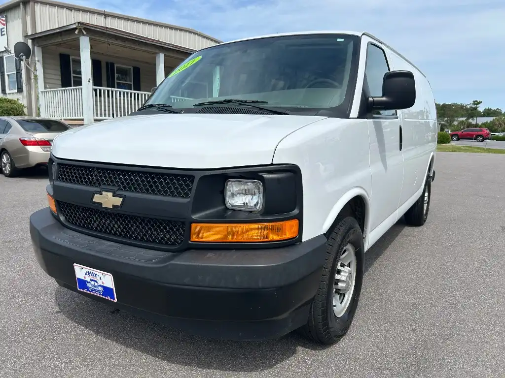 2017 Chevrolet Express 2500 Work Van HD's photo