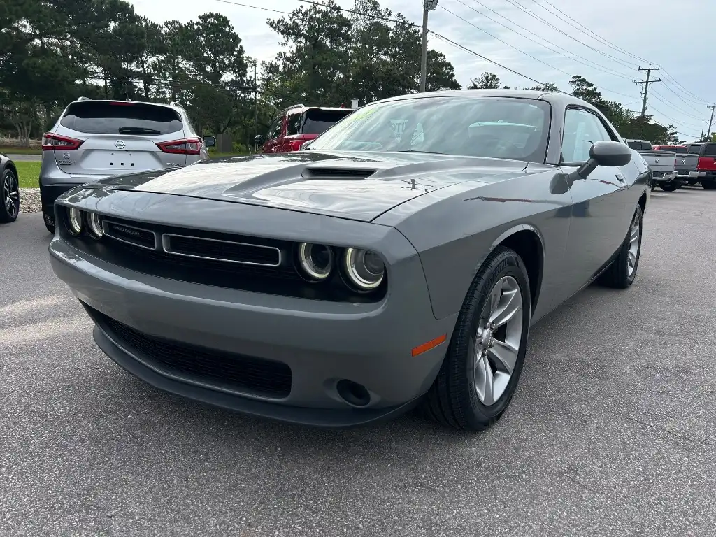 2019 Dodge Challenger SXT Auto's photo