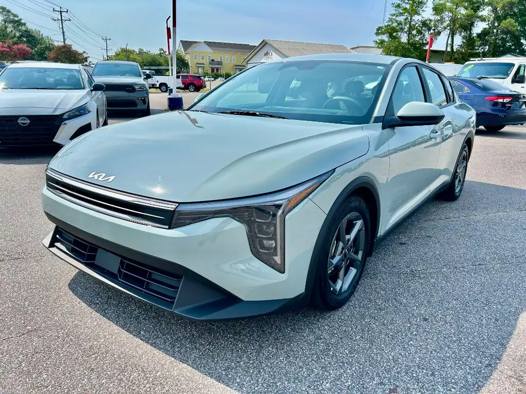2025 Kia K4 LXS AT's photo
