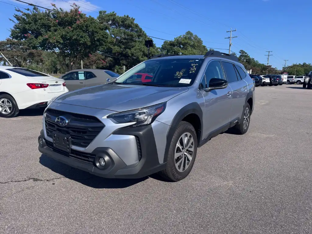 2025 Subaru Outback Premium's photo