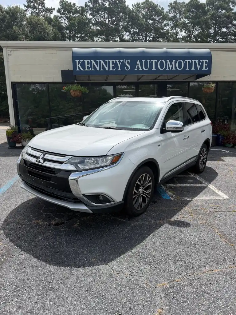 2016 Mitsubishi Outlander GT S-AWC's photo