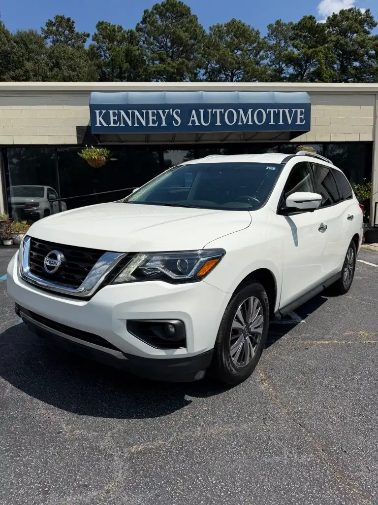 2018 Nissan Pathfinder SL FWD's photo