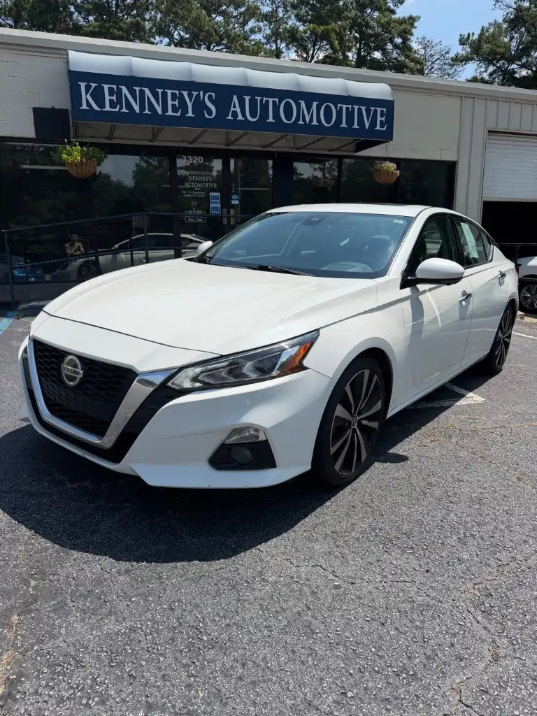 2019 Nissan Altima 2.5 Platinum's photo