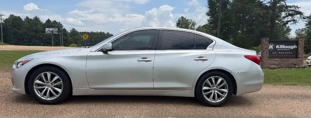 2015 INFINITI Q50 Premium's photo