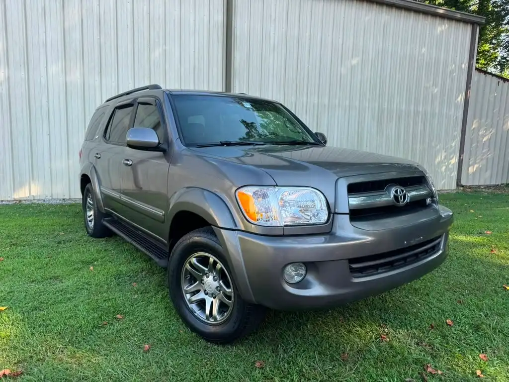 2006 Toyota Sequoia SR5's photo