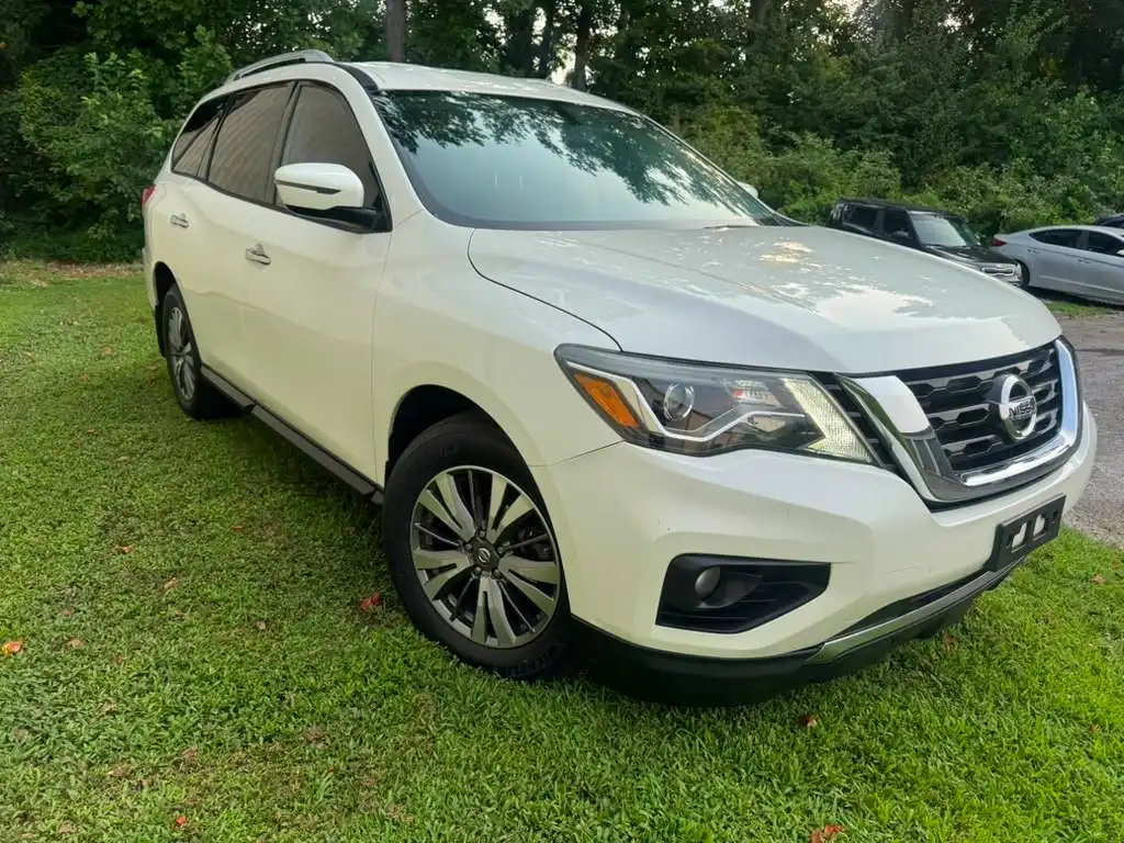 2017 Nissan Pathfinder SV 4WD's photo