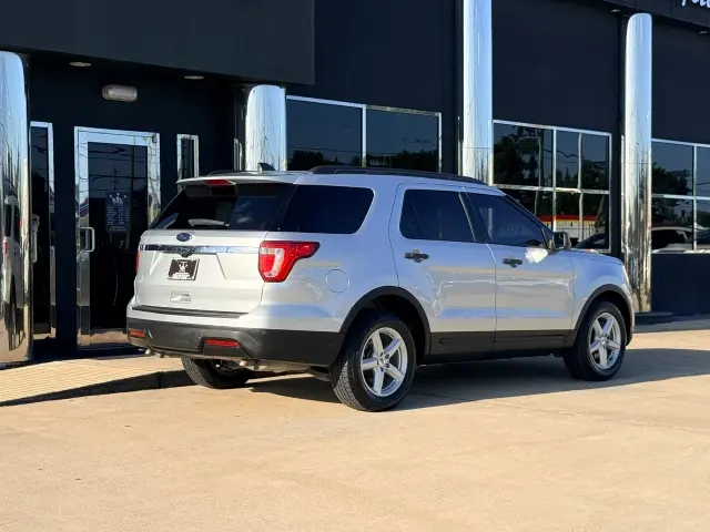2019 Ford Explorer Base FWD photo 4