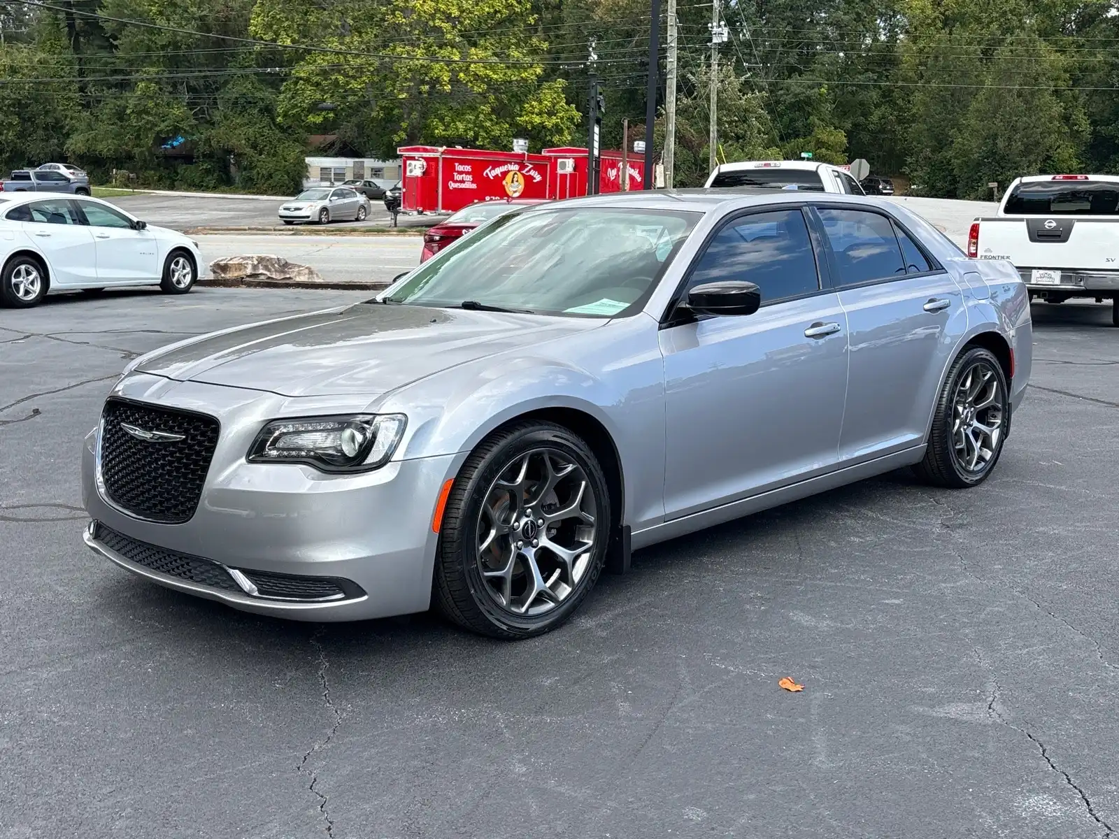 2018 Chrysler 300 Touring's photo