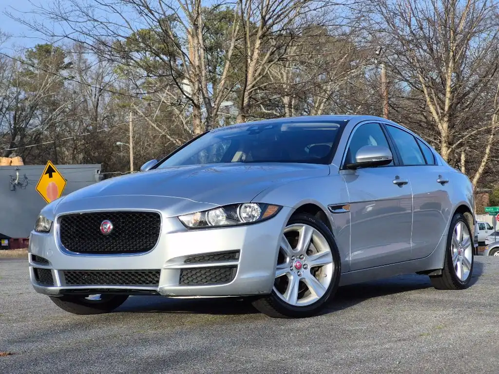 2018 Jaguar XE 25t Premium's photo