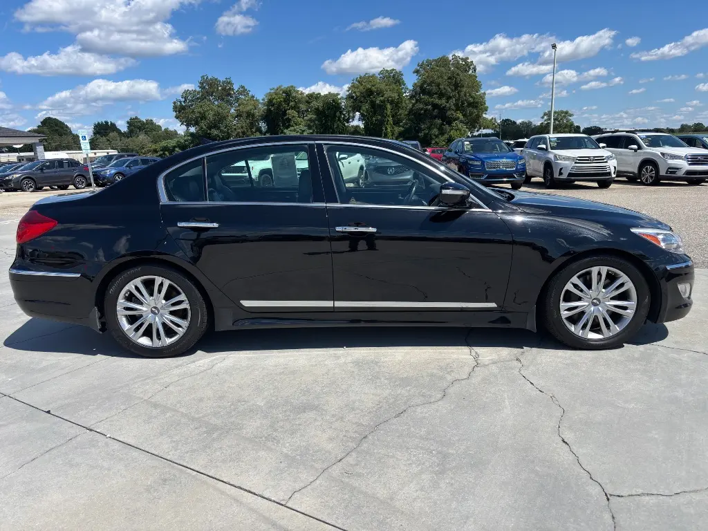 2012 Hyundai Genesis 4.6 photo 4