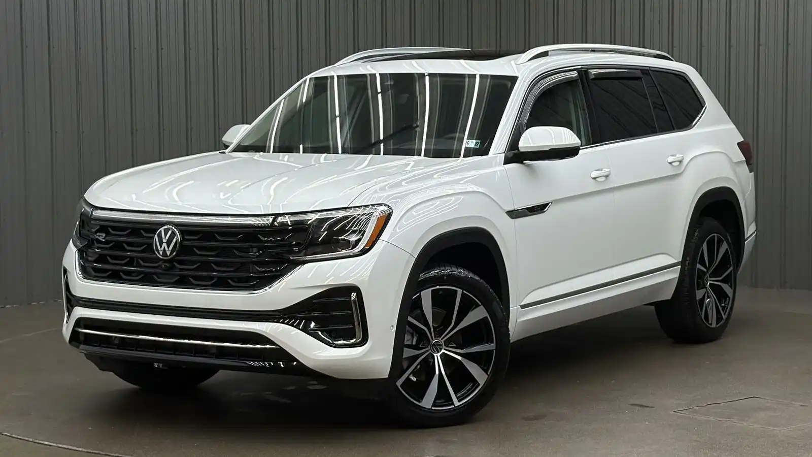 2024 Volkswagen Atlas 2.0T SEL Premium R-Line 4MOTION's photo