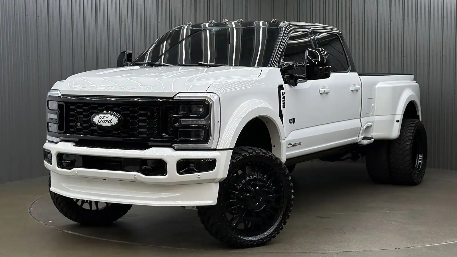 2026 Ford F-450 Platinum 4x4 Crew Cab 8' Box DRW's photo