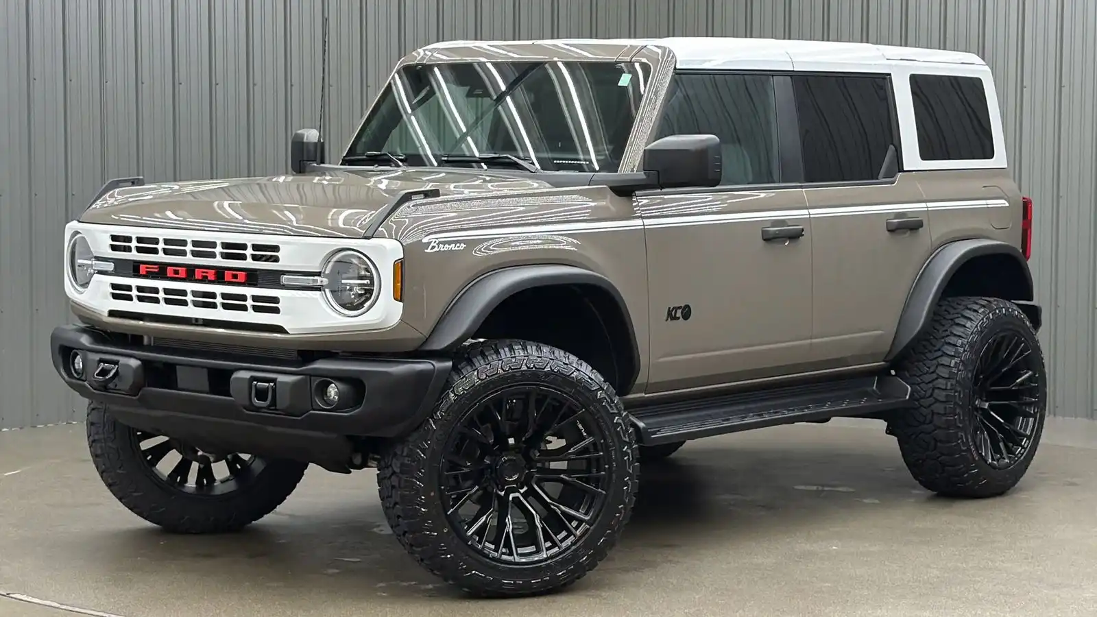 2026 Ford Bronco Heritage Edition 4x4's photo