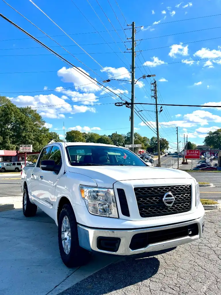2019 Nissan Titan SV 4X2 Crew Cab's photo
